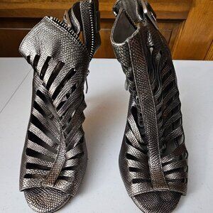 VINCE CAMUTO PEWTER HEELS
